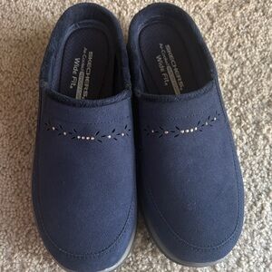 Skechers Easy Going Navy Blue Suede Wide Slip-On Shoes size 8